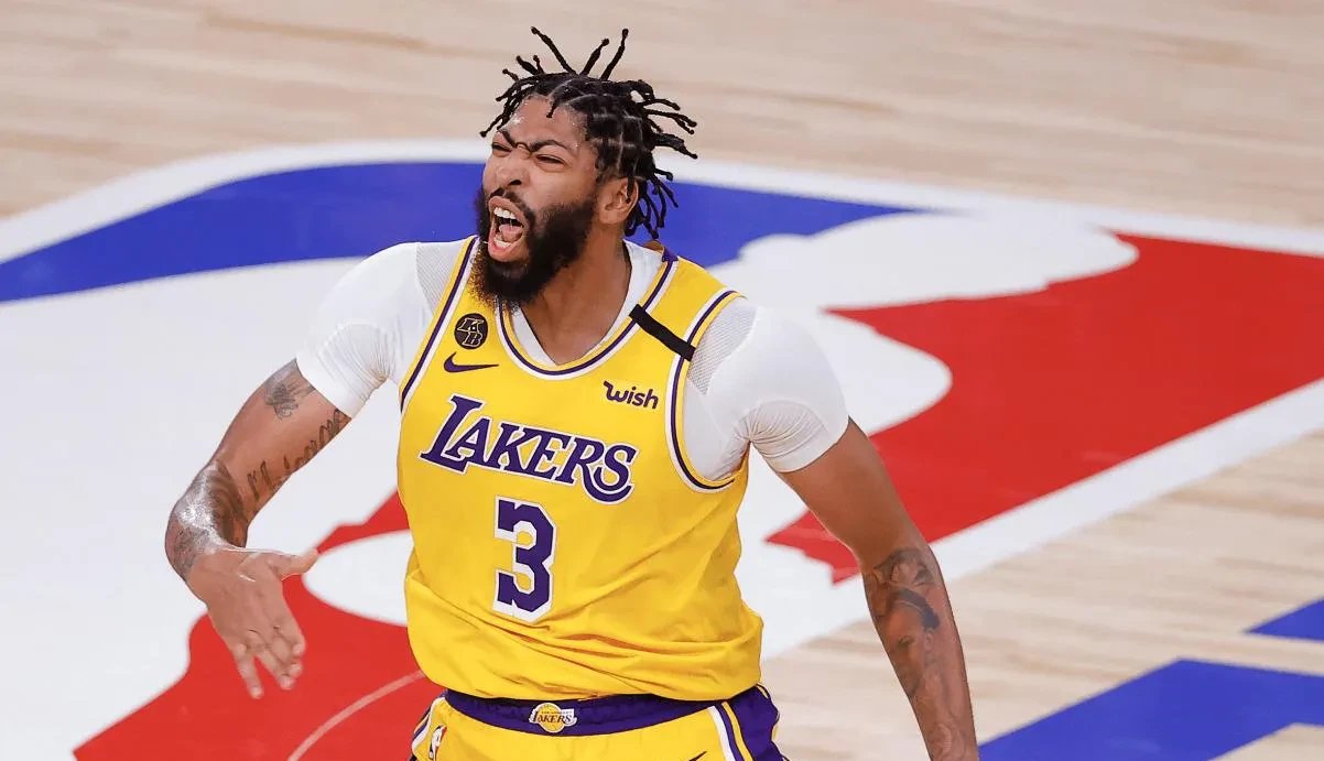 kaiyun-战术调整首场状态出色，美国队观众沸腾！，浓眉哥重返赛场上演精彩一战